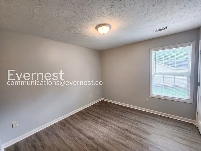 319 Bridgeport Ln — Photo 12