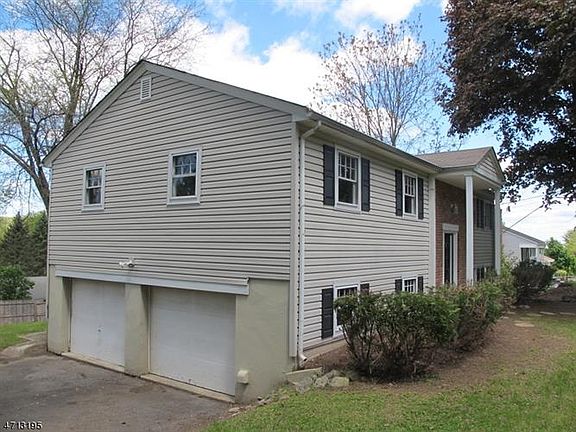 4th image of 16 Baldwin Dr
