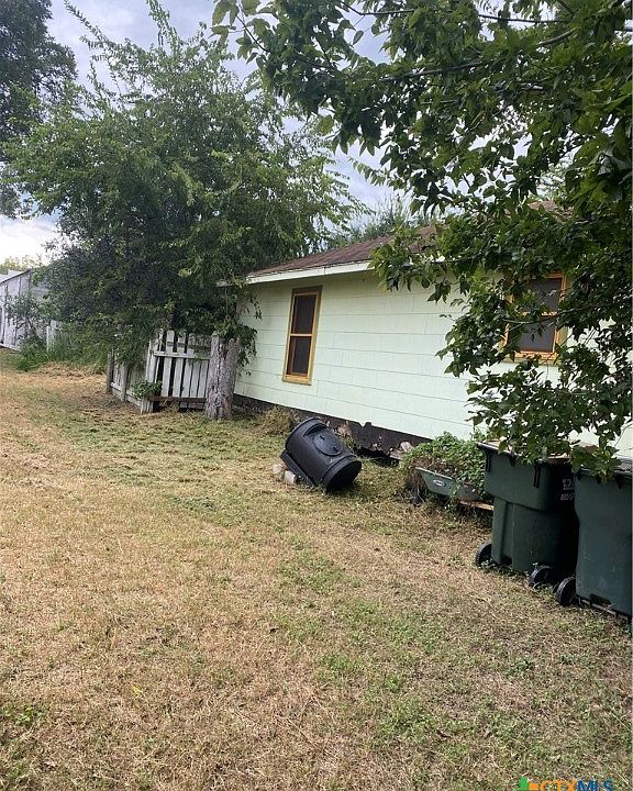 2nd image of 110 E Sarah St