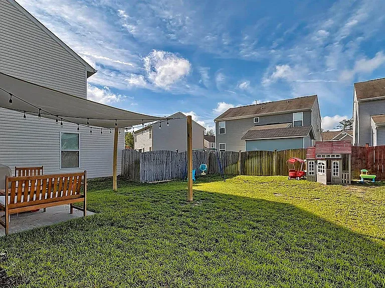 3 bed, 2.5 bath, 1674 sqft, $1,900 — Photo 2