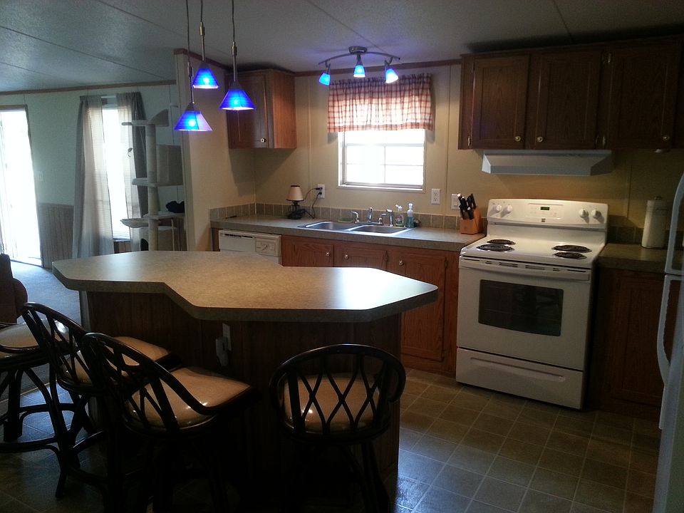 2nd image of 7137 Beachwood Blvd
