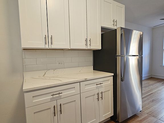 3rd image of 1635 W Fargo Ave #3B