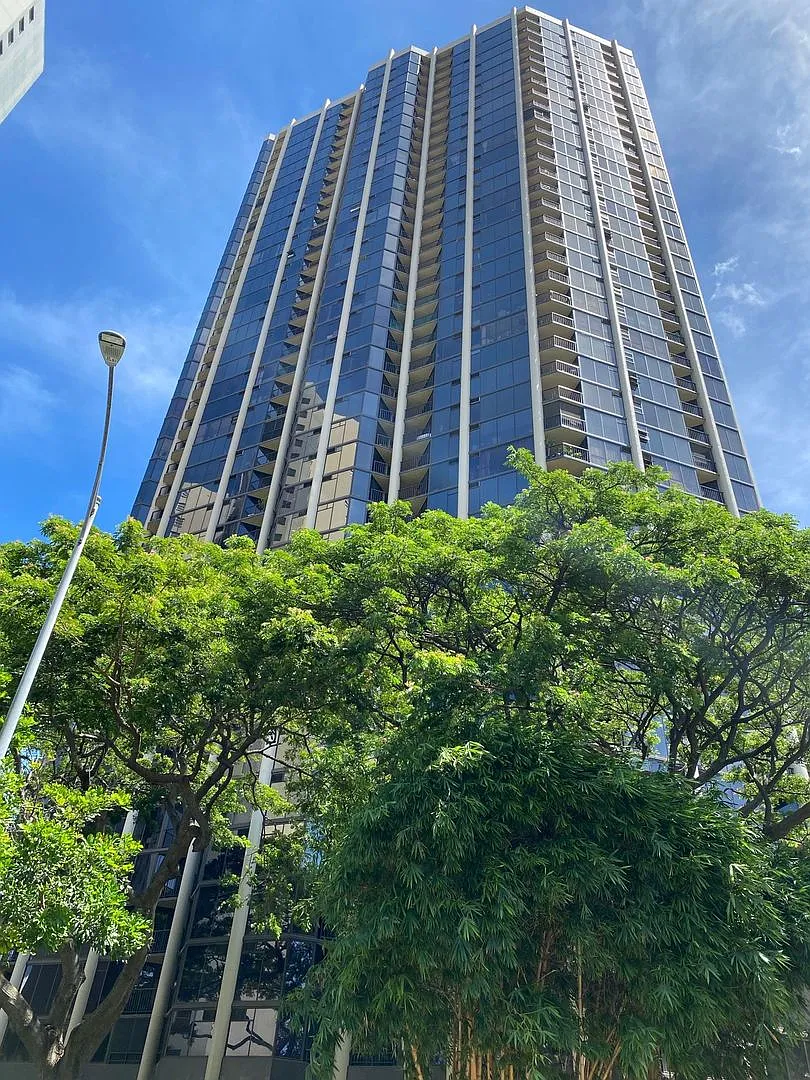 Honolulu Tower 3 bedroom — Photo 1