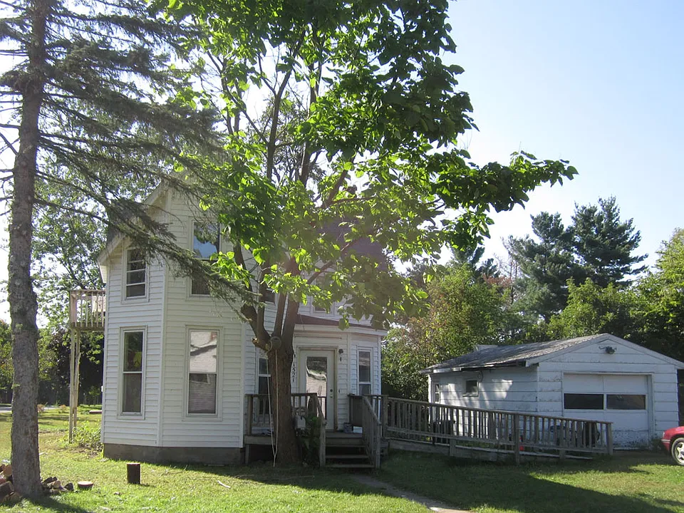 1521 2nd St W