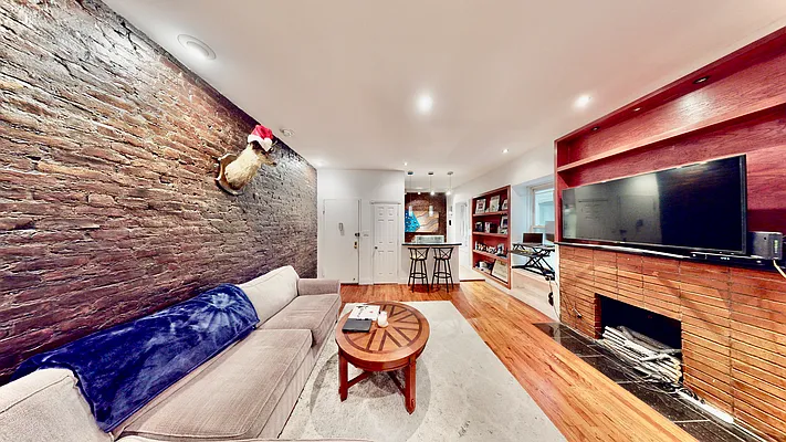 Rented by Compass | media 10