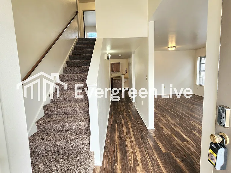 117 Raven Dr — Photo 2