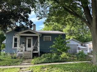 402 E Jackson St, Bloomington, IL