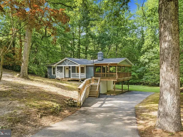410 Hawthorne Ct, Lusby, MD 20657