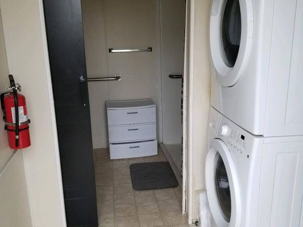 102 E 6th St, Fairview, MT 59221