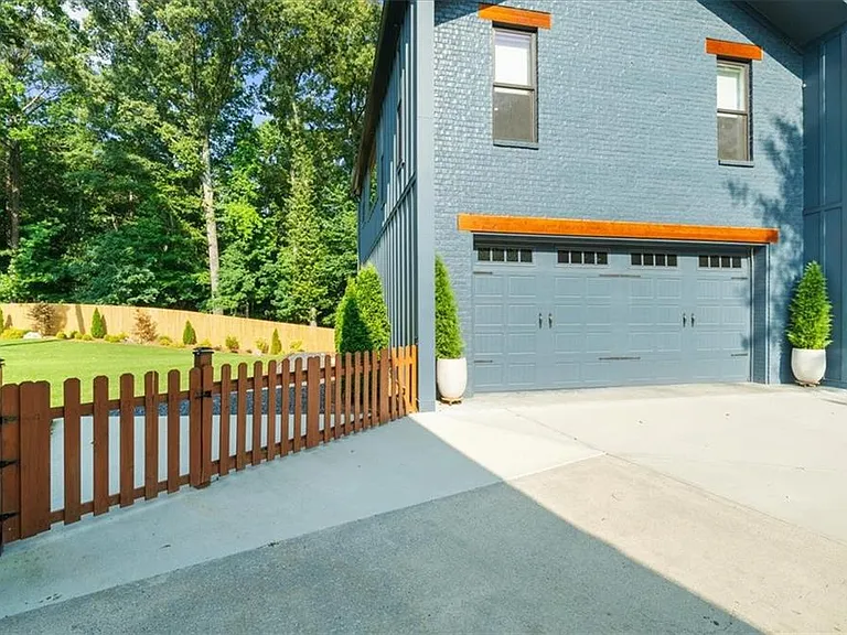 1871 Dyer Cir — Photo 4