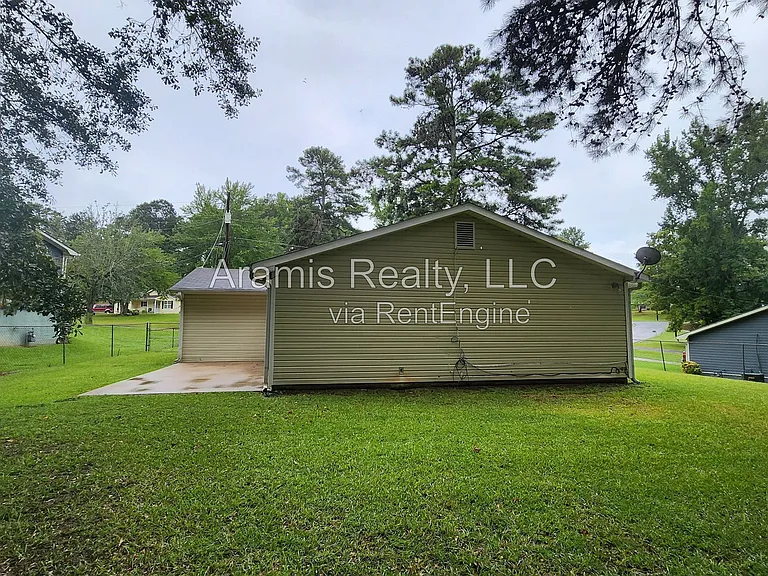 1050 Greendale Ln — Photo 13