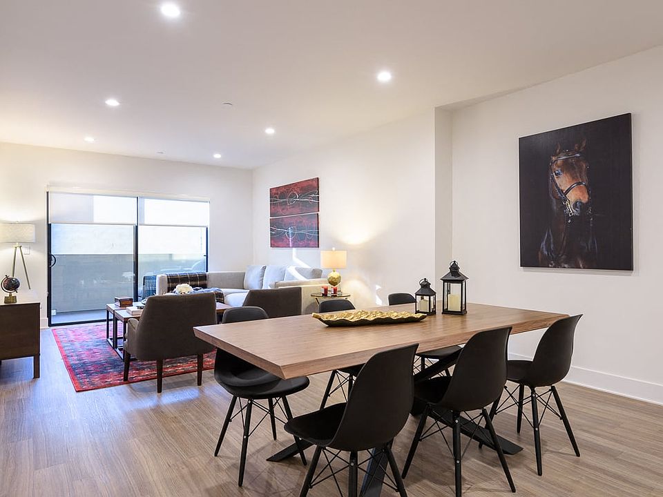 Open-Concept Dining and Living Room