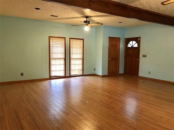 3rd image of 107 Woodglen Dr
