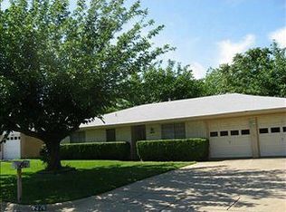 7424 S College Cir, North Richland Hills, TX 76180