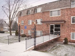 140 W 3rd St APT 301, Waconia, MN 55387