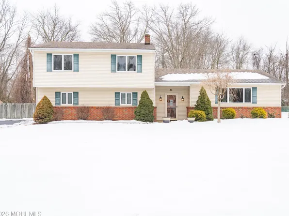 32 Hamilton Avenue, Morganville, NJ 07751