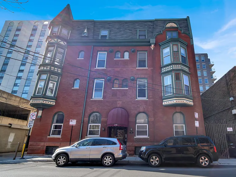 159 W Goethe St — Photo 3