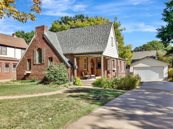 216 S Crestway St, Wichita, KS 67218