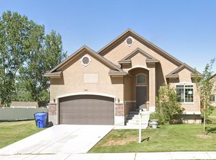 1501 N Foxglove Rd, Farmington, UT 84025