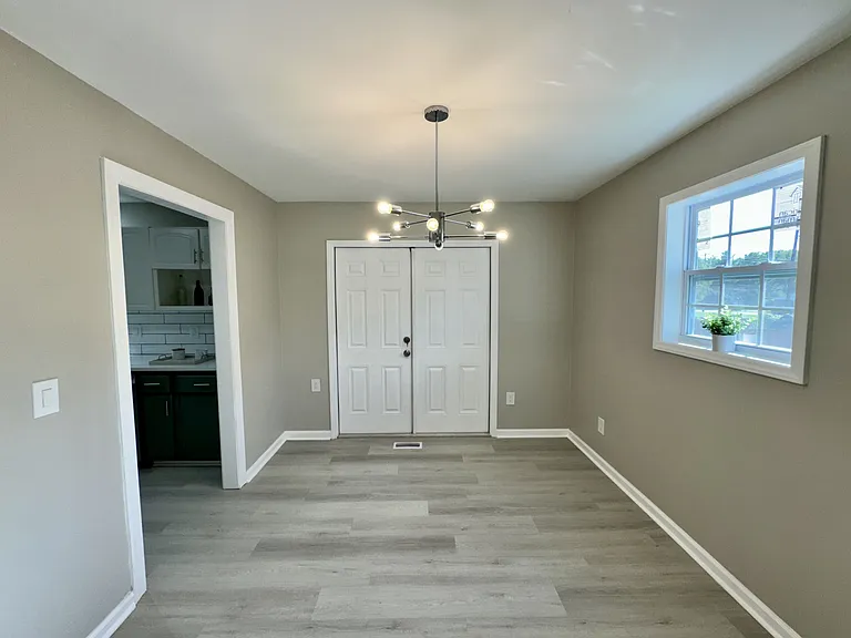 2401 Phoenix Dr — Photo 8