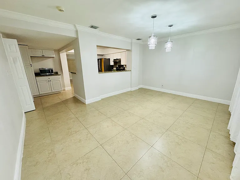 6622 SW 1st Ct — Photo 3