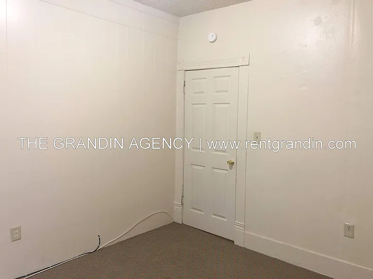 922 12th St SE #A — Photo 11