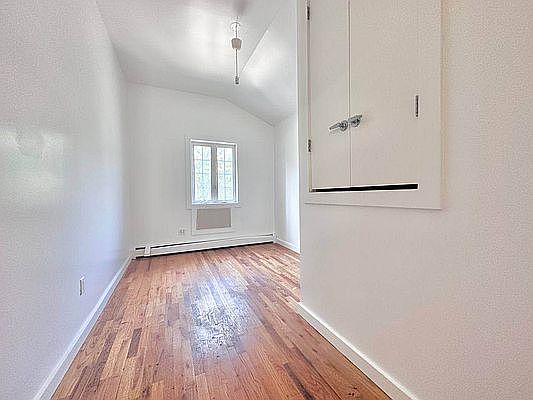3rd image of 966 Myrtle Ave APT 3