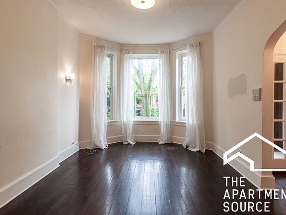 2nd image of 1724 W Balmoral Ave #1