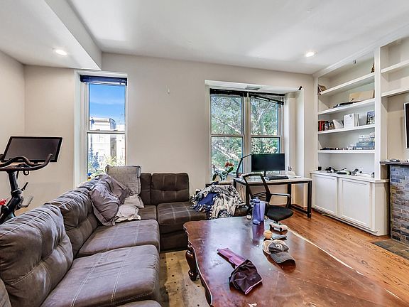 4th image of 2022 N Sheffield Ave APT 2