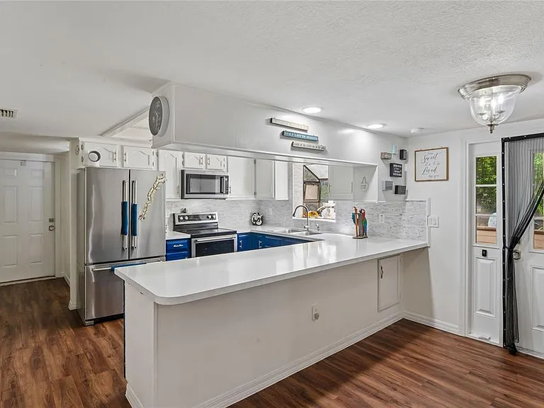 20424 Marguerite Rd — Photo 12