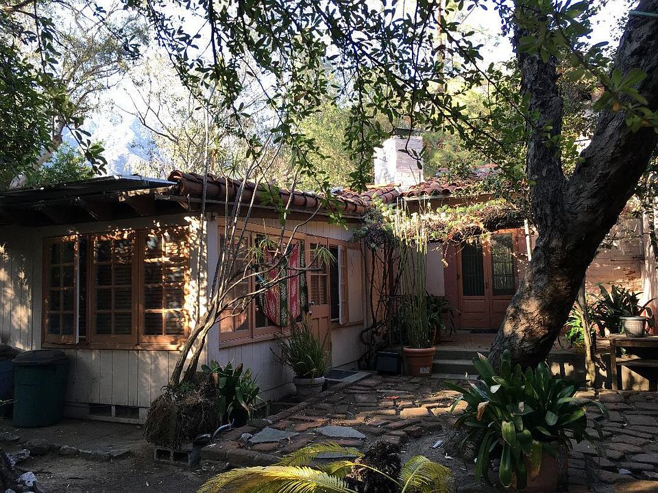 1st image of 2600 N Altadena Dr