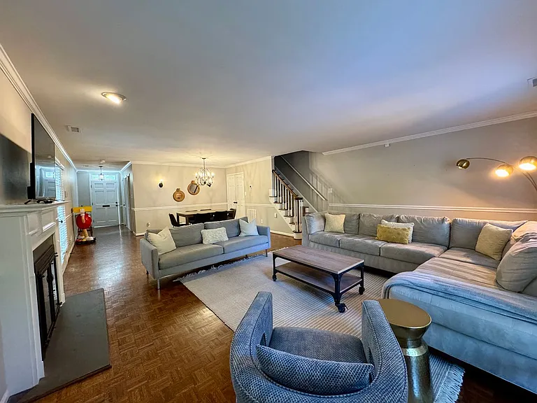 318 McCauley St — Photo 1