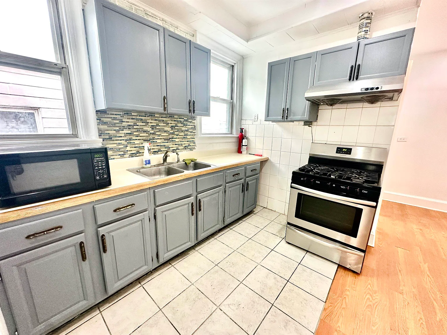 2 bed, 1.0 bath, $2,200 — Photo 1