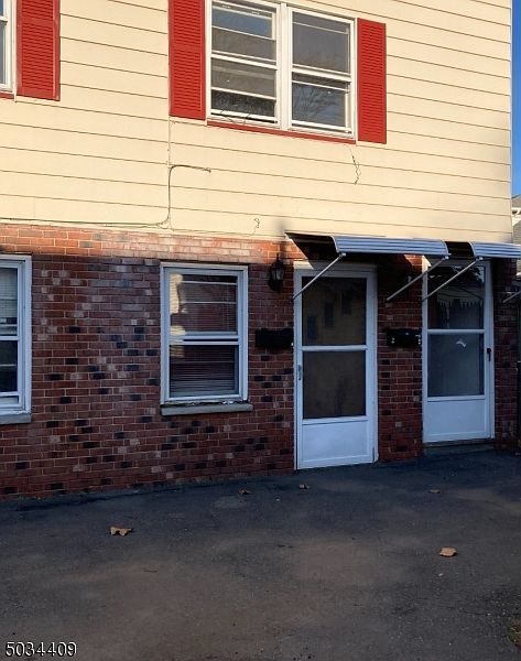 1st image of 17 Oakwood Ave