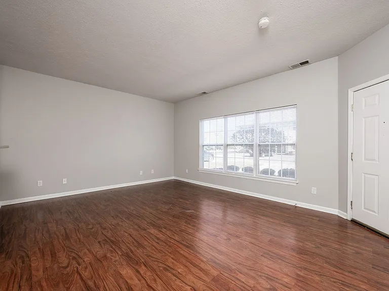 Mansion Row - Where Historic Charm Meets Modern Convenience! — Photo 16