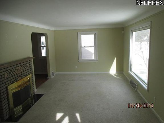 4th image of 330 E 218th St