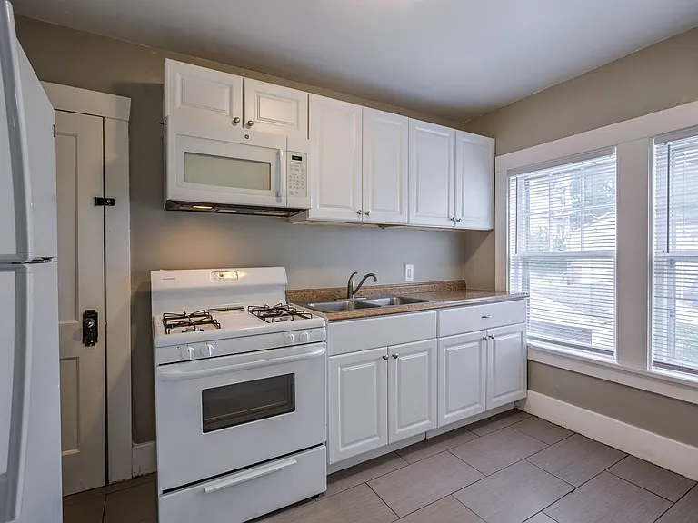 3314 Jackson St — Photo 3