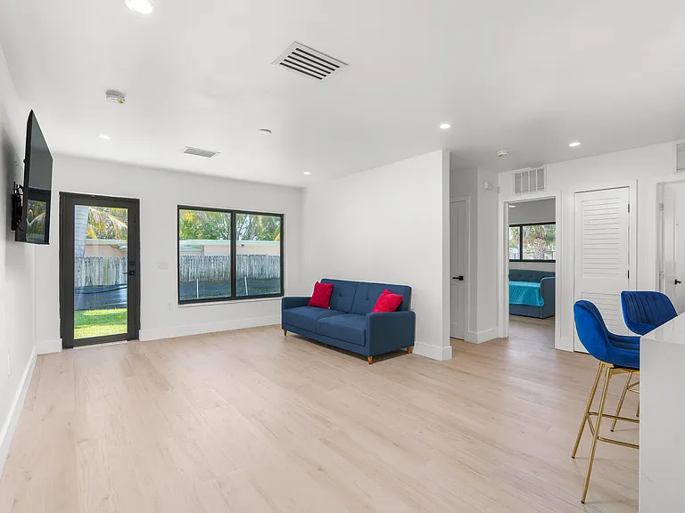 303 De Carie St #303 — Photo 8