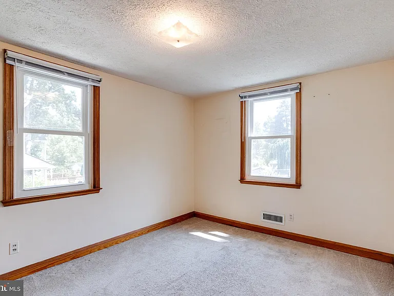 905 Regester Ave — Photo 22