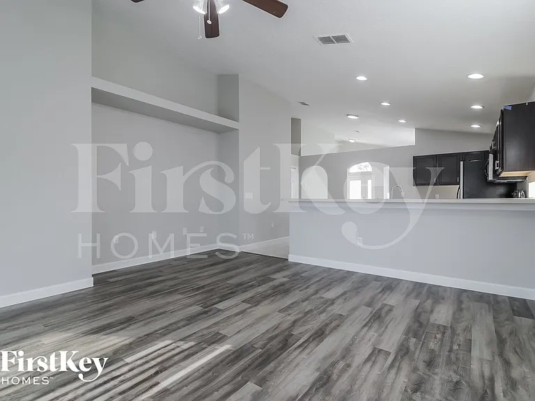 14844 Lady Victoria Blvd — Photo 5