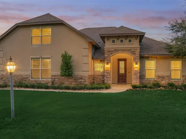 650 Edgewood Dr, Montgomery, TX 77356