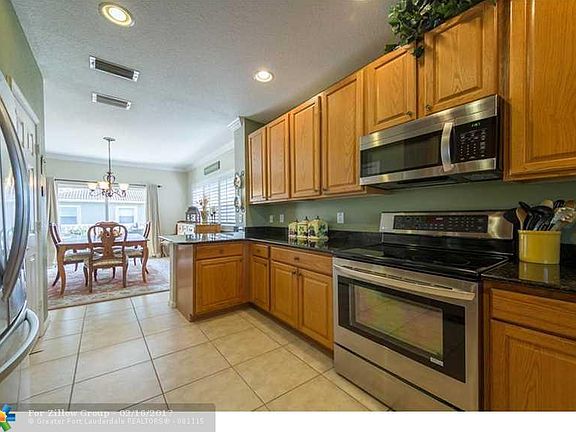 5th image of 967 NW 127th Ave