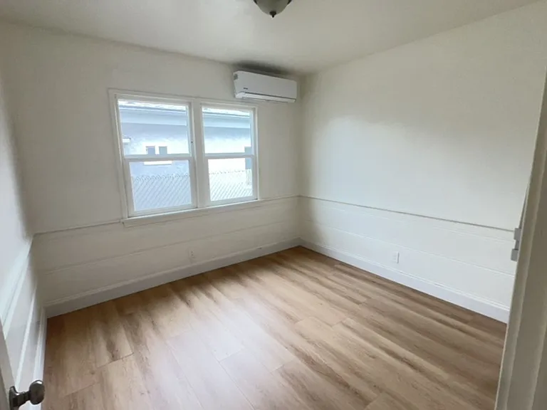 4645 Gardena Dr — Photo 10