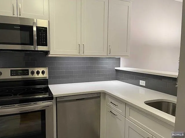 1 bed, 1.0 bath, $3,600 — Photo 2