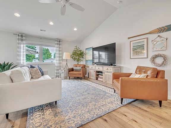 5th image of 621 Meadowlark Ln
