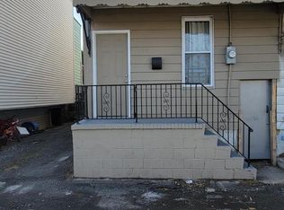 22 S Grant St, Shenandoah, PA 17976