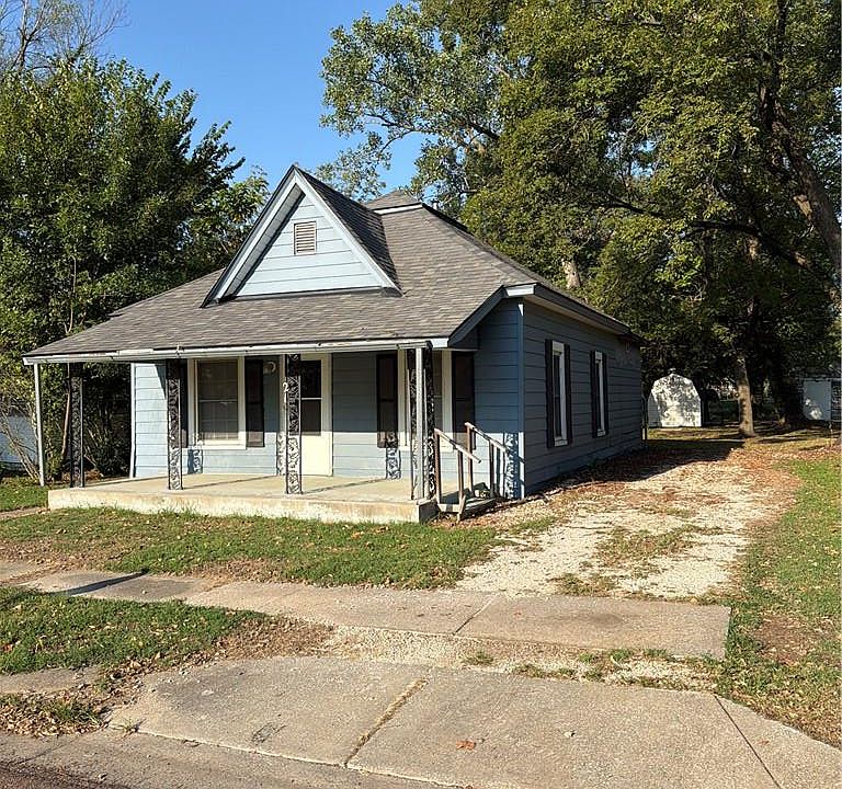 1st image of 216 N 4th St