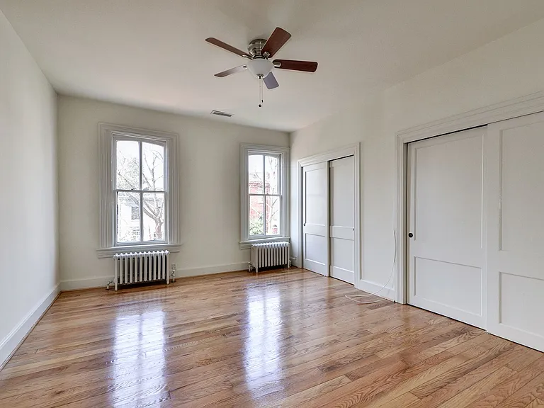 312 10th St SE — Photo 17