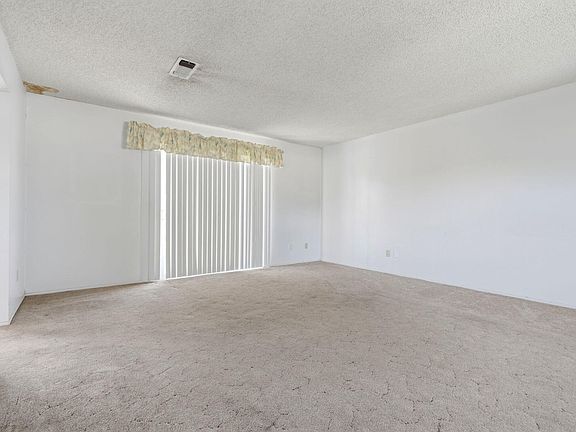 5th image of 1565 Lark Street