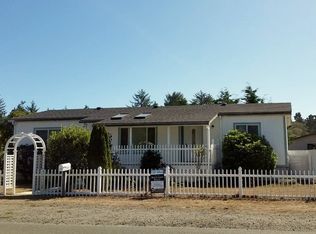 830 11th St SE, Bandon, OR 97411